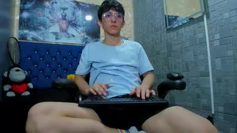 Elan Giralon online show from March 26, 2026, 11:21 pm