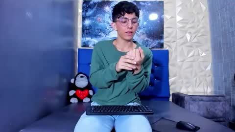 Elan Giralon online show from April 18, 2026, 9:48 pm