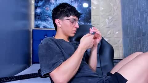 Elan Giralon online show from April 24, 2026, 9:50 pm