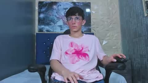 Elan Giralon online show from April 25, 2026, 10:40 pm