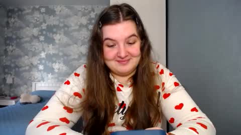 Elanis online show from March 11, 2025, 10:29 am