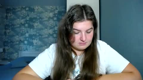 Elanis online show from October 21, 2025, 1:56 pm