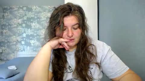 Snapshot of elanis_blair chatting on May 19, 2026, 12:00 pm Elanis online show from May 19, 2026, 12:00 pm