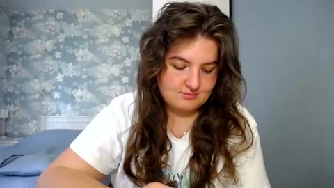 Snapshot of elanis_blair chatting on June 8, 2026, 1:33 pm Elanis online show from June 8, 2026, 1:33 pm
