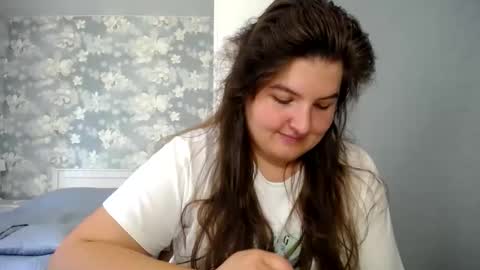 Snapshot of elanis_blair chatting on June 9, 2026, 10:27 am Elanis online show from June 9, 2026, 10:27 am