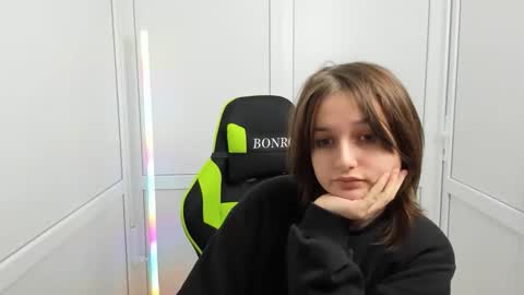 Snapshot of elara_muse chatting on April 12, 2026, 7:02 am Evie online show from April 12, 2026, 7:02 am