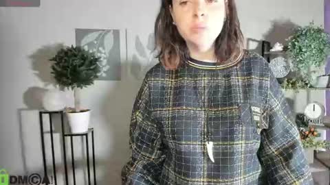 Snapshot of elara_starfall chatting on July 7, 2026, 7:23 am Marta online show from July 7, 2026, 7:23 am