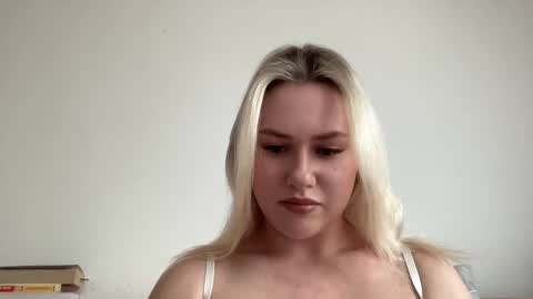 elaraluxxxe online show from February 13, 2025, 11:39 am