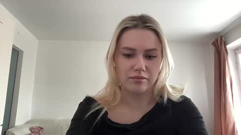 elaraluxxxe online show from February 15, 2025, 10:22 am