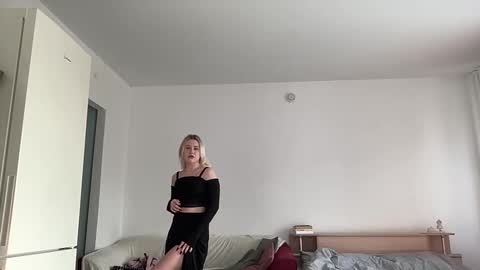 elaraluxxxe online show from February 22, 2025, 11:02 am