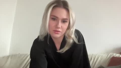 elaraluxxxe online show from November 4, 2025, 11:09 am