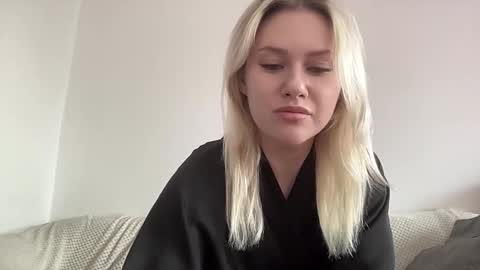 elaraluxxxe online show from November 19, 2025, 10:04 am
