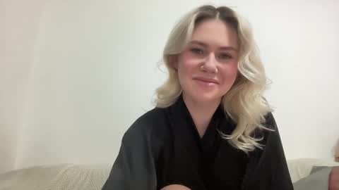 elaraluxxxe online show from December 2, 2025, 11:04 am