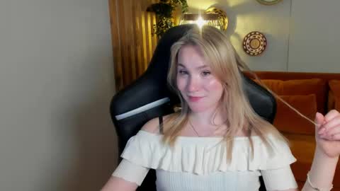 elaravoltage online show from May 12, 2026, 5:26 am