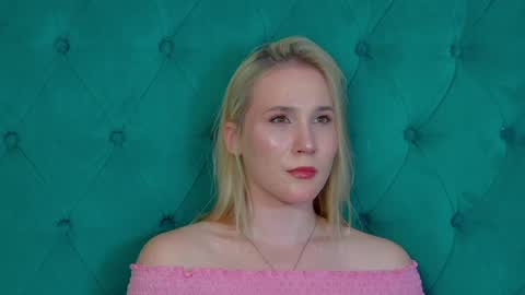 elaravoltage online show from June 4, 2026, 5:19 pm