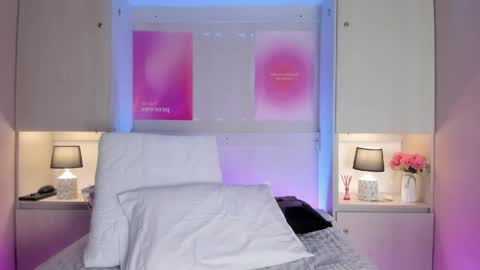 elarey_ online show from May 17, 2026, 12:01 pm