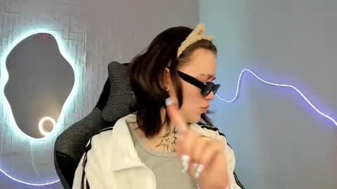 elastikiss online show from March 13, 2026, 4:52 am