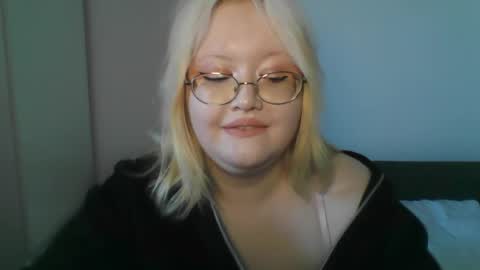 elayne_sweet online show from April 8, 2026, 8:03 am