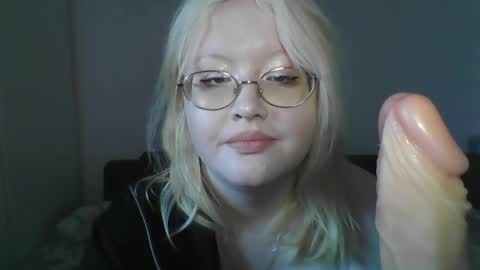 elayne_sweet online show from April 22, 2026, 6:05 am