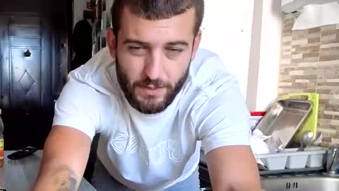 elchapoguzman95 online show from September 17, 2025, 8:27 am