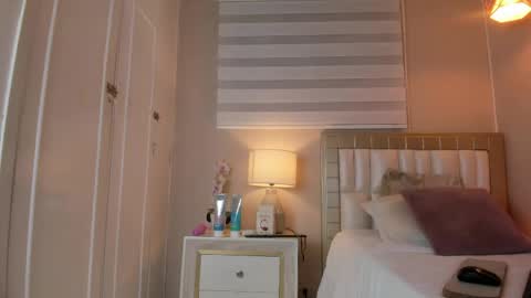 ELECTRA online show from April 15, 2026, 9:26 pm