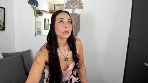 Snapshot of electra_hunt chatting on July 20, 2026, 11:29 pm Electra- Please help me reach 100 likes online show from July 20, 2026, 11:29 pm