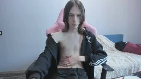 eleganc3 online show from February 17, 2026, 9:06 am