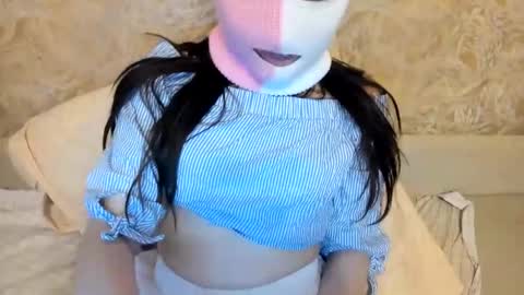 elegancekitten online show from December 5, 2025, 12:03 pm