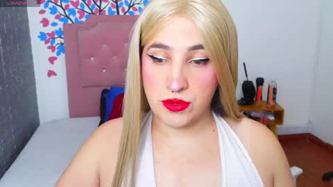 Snapshot of elektra_doll chatting on June 7, 2026, 4:16 am elektra_doll online show from June 7, 2026, 4:16 am