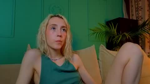 Elen  online show from July 13, 2026, 5:43 am