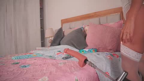 Elena online show from September 22, 2025, 8:00 pm