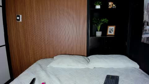 Elena online show from May 9, 2026, 1:22 am