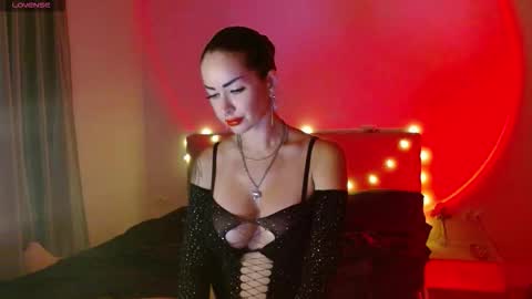 Elena online show from November 18, 2025, 3:27 pm