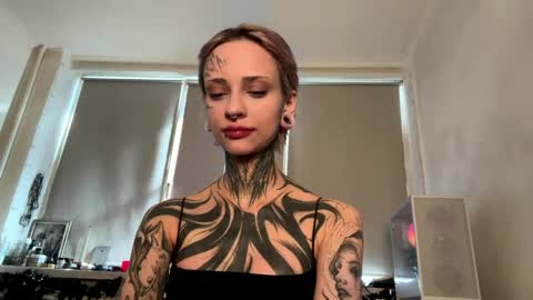 Mia online show from April 20, 2026, 1:25 pm