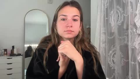 Snapshot of elenahere4u chatting on May 5, 2026, 2:14 pm Elena online show from May 5, 2026, 2:14 pm
