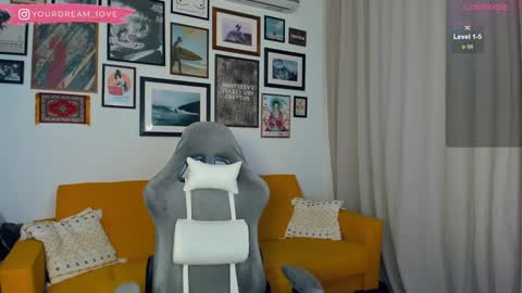 Snapshot of elenalooove chatting on February 6, 2025, 6:13 pm Elena insta yourdream 1ove online show from February 6, 2025, 6:13 pm