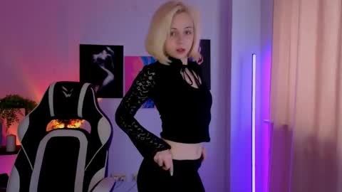 elenamonroe_ online show from April 20, 2026, 4:59 am
