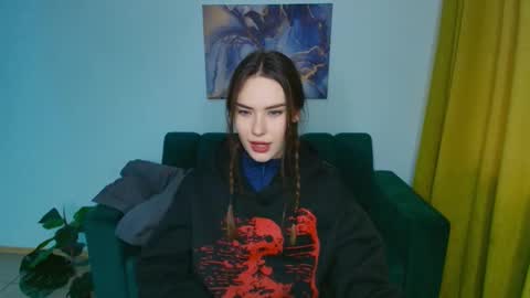 elenaoconar online show from March 4, 2025, 12:33 pm