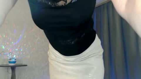 Snapshot of elenaza chatting on June 11, 2026, 7:28 am elenaza online show from June 11, 2026, 7:28 am