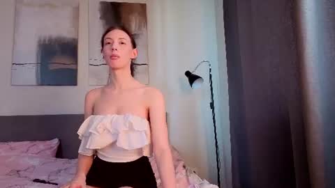 Snapshot of elfiecollins chatting on June 24, 2026, 5:17 am Elfie online show from June 24, 2026, 5:17 am