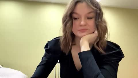 Mila online show from February 27, 2026, 5:24 pm