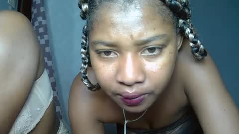 elia011 online show from January 19, 2025, 7:26 pm