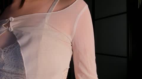 Ella online show from December 12, 2024, 3:21 am