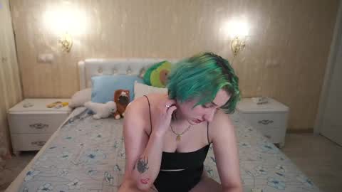 Luna online show from April 16, 2026, 9:39 pm