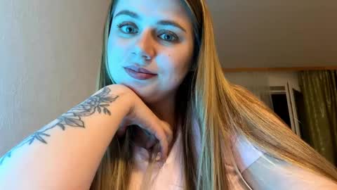 Louise online show from May 4, 2026, 9:55 pm