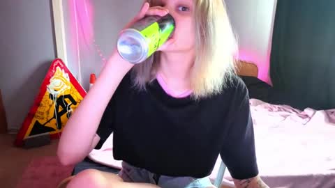 Snapshot of elieiza_xo chatting on May 15, 2026, 9:27 am elieiza_xo online show from May 15, 2026, 9:27 am