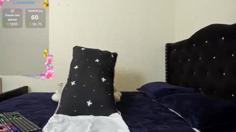 elii_sweet_ online show from January 25, 2025, 1:08 pm