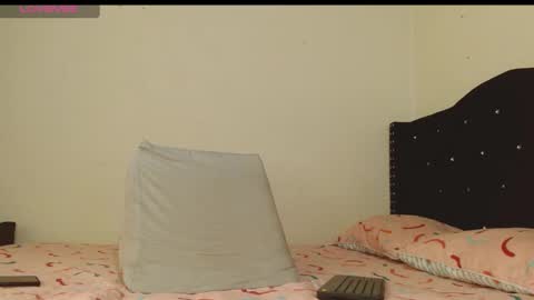 elii_sweet_ online show from February 16, 2025, 3:27 pm