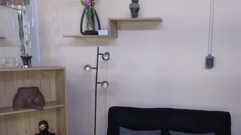 Eliie online show from November 18, 2025, 9:08 pm