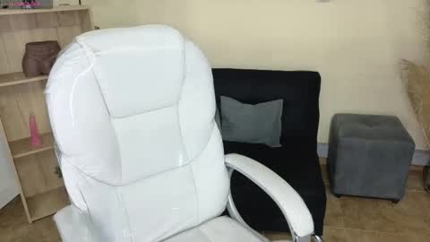 Eliie online show from November 25, 2025, 12:43 am